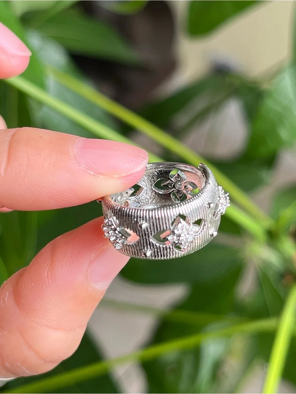 Sterling Silver Floral Cutout Filigree Wide Band Ring w/Accent Stones,adjustable